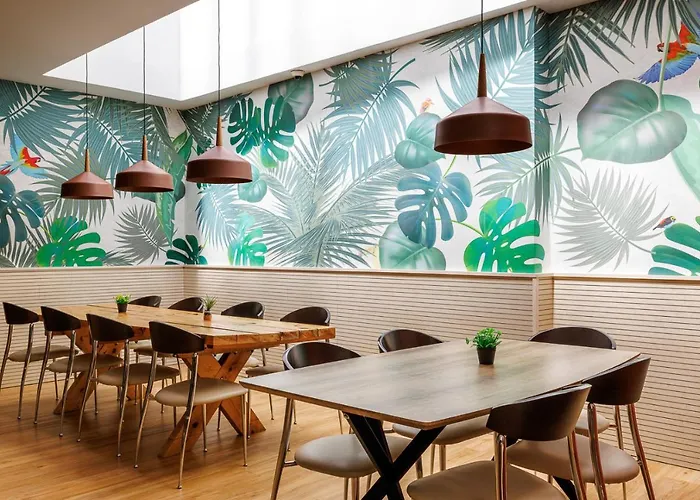 Отель Ronda Lesseps